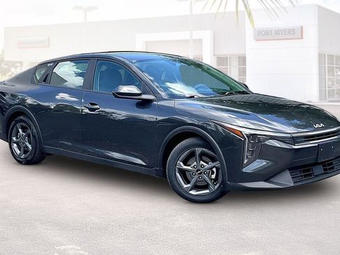 Used 2025 Kia K4 FWD image 1