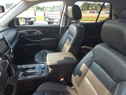 Used 2019 Chevrolet Traverse LT w/ LT Premium Package AWD/4WD image 21