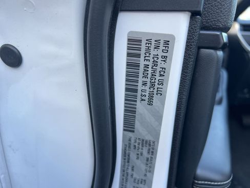 Used 2024 Jeep Grand Cherokee Altitude image 24