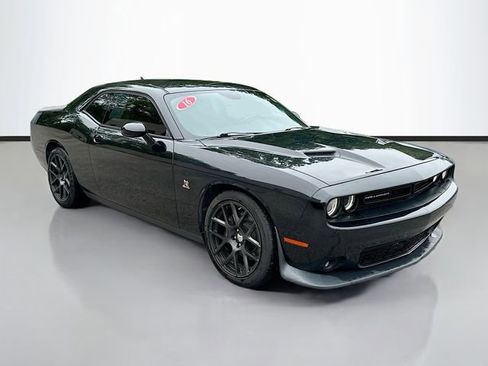 Used 2016 Dodge Challenger R/T Scat Pack w/ Leather Interior Group RWD image 3