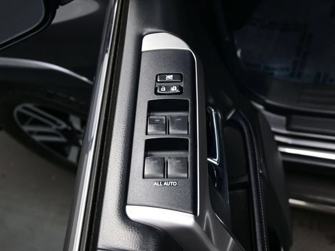 Used 2018 Toyota 4Runner Limited AWD/4WD image 10