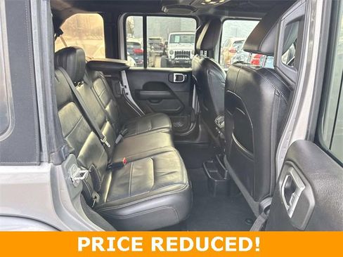 Used 2019 Jeep Wrangler Unlimited Sahara image 11