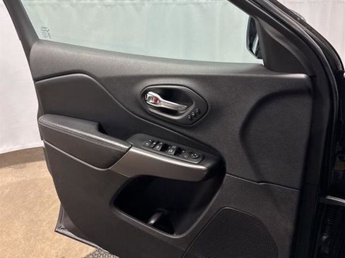 Used 2020 Jeep Cherokee Limited image 12