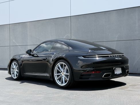 Used 2022 Porsche 911 Carrera RWD image 3