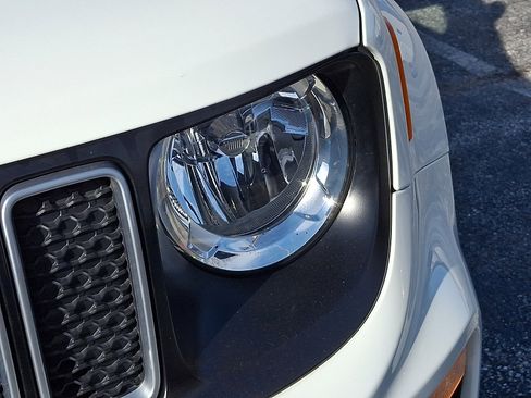 Used 2022 Jeep Renegade Latitude image 11