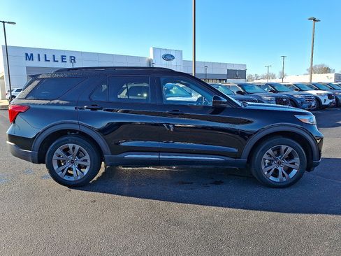Certified 2022 Ford Explorer XLT w/ Equipment Group 202A image 7