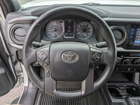 Used 2017 Toyota Tacoma 4x4 Double Cab image 9