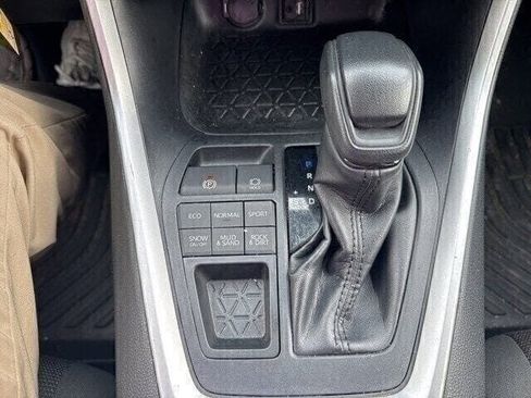 Used 2019 Toyota RAV4 LE image 32