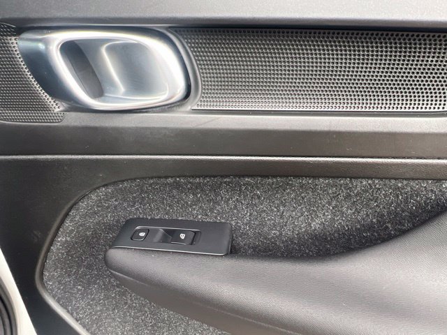 Used 2020 Volvo XC40 T4 Momentum FWD image 32