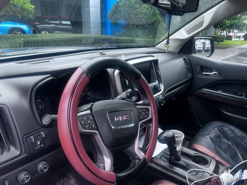 Used 2017 GMC Canyon Denali image 7