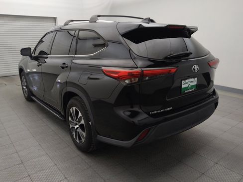 Used 2021 Toyota Highlander XLE FWD image 5