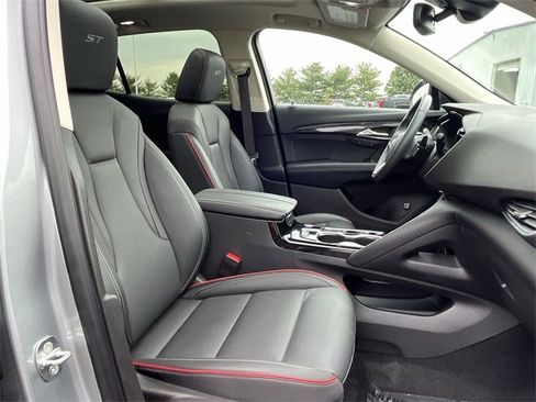 Certified 2023 Buick Envision Essence w/ Sport Touring Package image 27