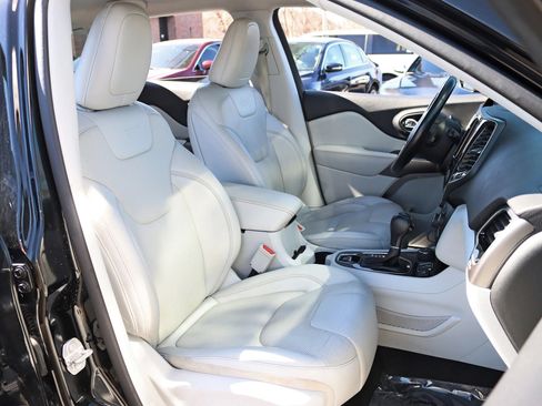 Used 2019 Jeep Cherokee Limited AWD/4WD image 29