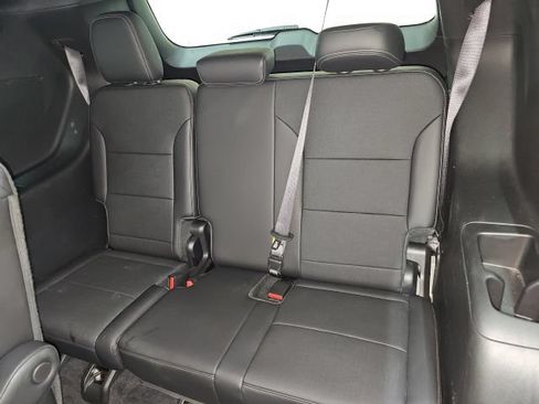 Used 2025 Buick Enclave Preferred AWD/4WD image 4