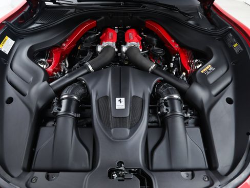 Certified 2025 Ferrari Roma Spider RWD image 38