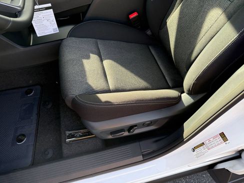 Certified 2026 Nissan Rogue SV FWD image 16