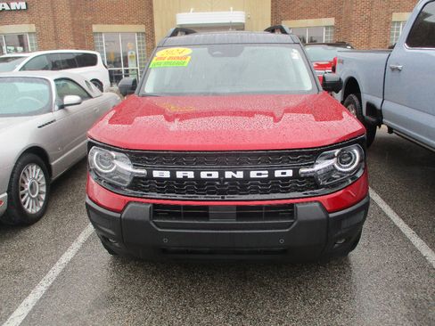 Used 2025 Ford Bronco Sport Outer Banks w/ Outer Banks Tech Package+ AWD/4WD image 2