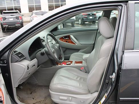 Used 2010 Toyota Camry XLE FWD image 12