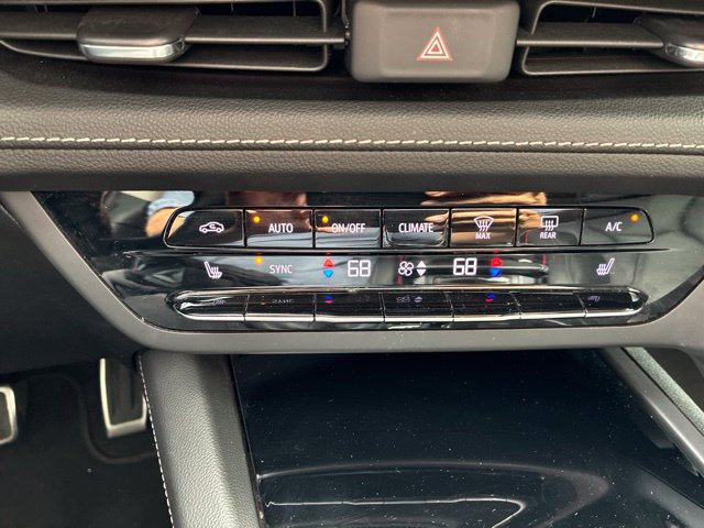 Used 2023 Buick Envision Essence w/ Sport Touring Package AWD/4WD image 24
