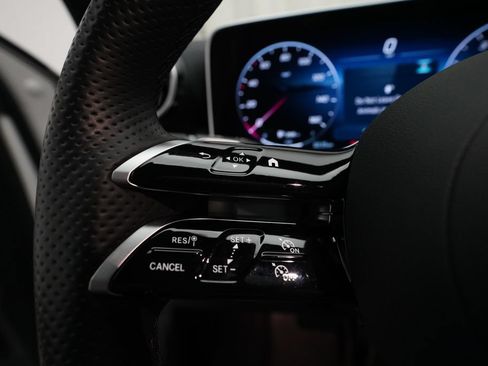 Used 2025 Mercedes-Benz GLC 300 4MATIC image 18
