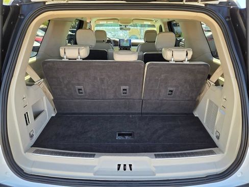 Used 2021 Lincoln Navigator 4WD image 19