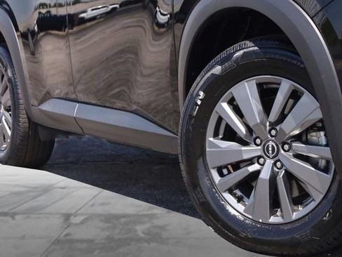 Certified 2025 Nissan Pathfinder SV AWD/4WD image 3
