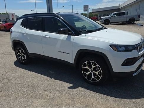 Used 2026 Jeep Compass Limited AWD/4WD image 2