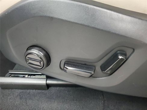 Certified 2026 Volvo XC90 B6 Plus AWD/4WD image 19