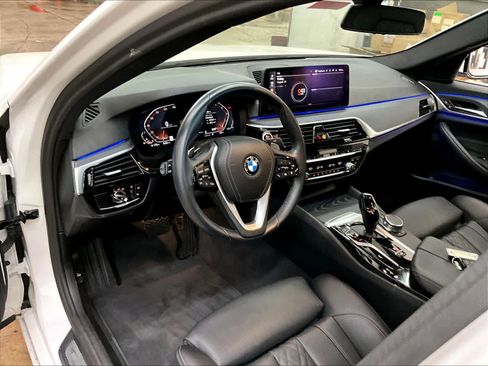 Used 2023 BMW 530i w/ Convenience Package RWD image 16