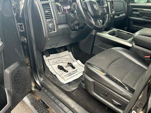 Used 2017 RAM 1500 Sport w/ Black Ram 1500 Sport Group image 10