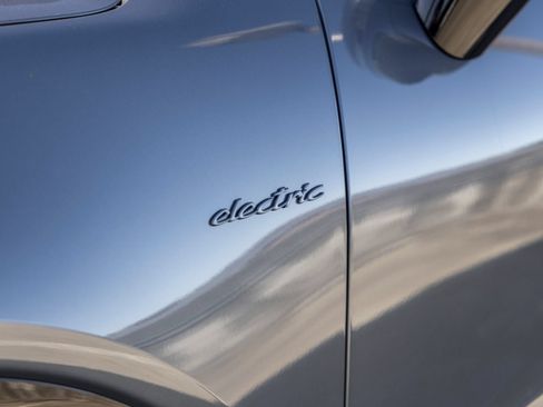 New 2026 Porsche Cayenne Turbo AWD/4WD image 19