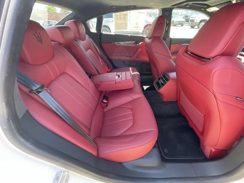 Used 2022 Maserati Quattroporte Modena RWD image 27