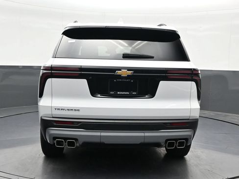 Used 2026 Chevrolet Traverse LT FWD image 4