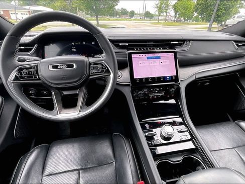 Used 2023 Jeep Grand Cherokee L Overland w/ Luxury Tech Group IV AWD/4WD image 14