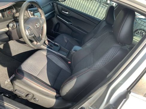 Used 2015 Toyota Camry SE w/ Moonroof Package FWD image 18