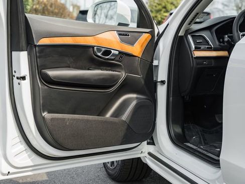 Used 2023 Volvo XC90 B6 Plus w/ Protection Package image 38