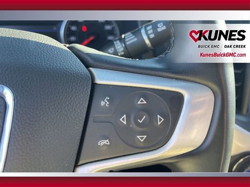 Used 2023 GMC Acadia SLT image 15