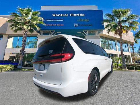 New 2026 Chrysler Pacifica Select w/ S Appearance Package FWD image 5