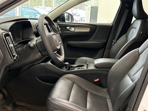 Certified 2024 Volvo XC40 B5 Core image 10