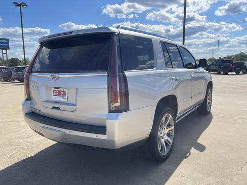 Used 2020 Cadillac Escalade Premium Luxury AWD/4WD image 4