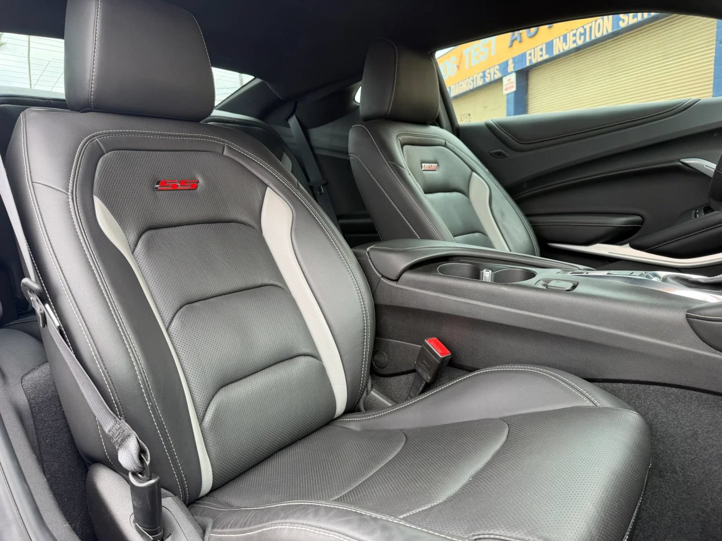 Used 2018 Chevrolet Camaro SS RWD image 16