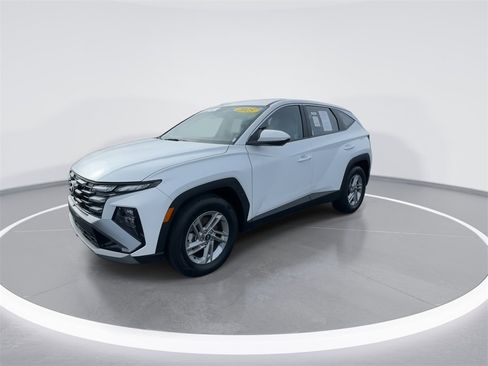 Used 2025 Hyundai Tucson SE image 4