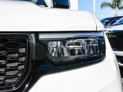 Used 2023 Jeep Grand Cherokee Limited w/ Black Appearance Package image 8