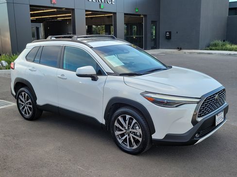 Used 2023 Toyota Corolla Cross XLE w/ Convenience Package image 28