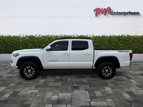 Used 2019 Toyota Tacoma TRD Off-Road AWD/4WD image 3