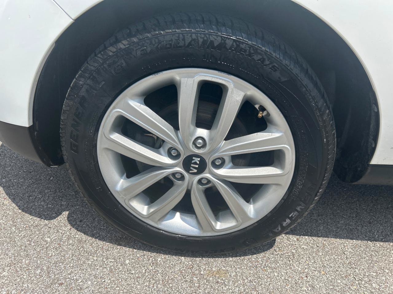 Used 2019 Kia Soul + FWD image 11