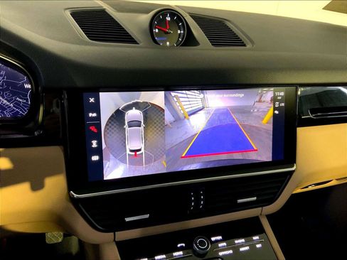 Certified 2023 Porsche Cayenne image 31