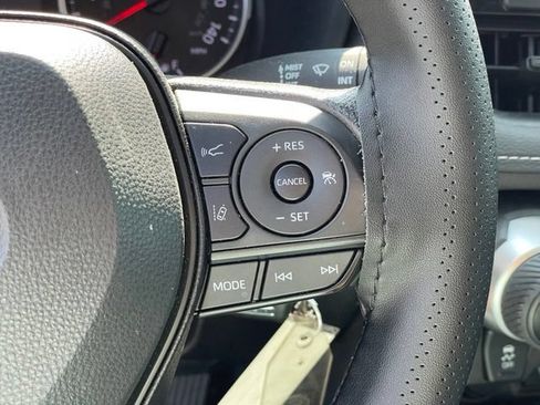 Used 2022 Toyota RAV4 LE FWD image 11