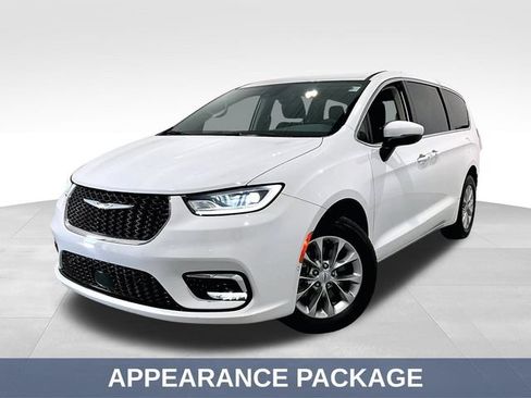 Used 2023 Chrysler Pacifica Touring-L AWD/4WD image 4