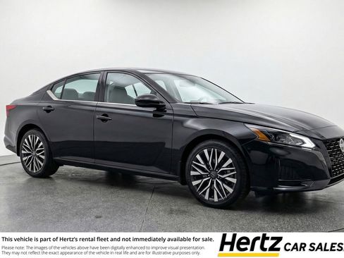 Used 2025 Nissan Altima 2.5 SV image 1